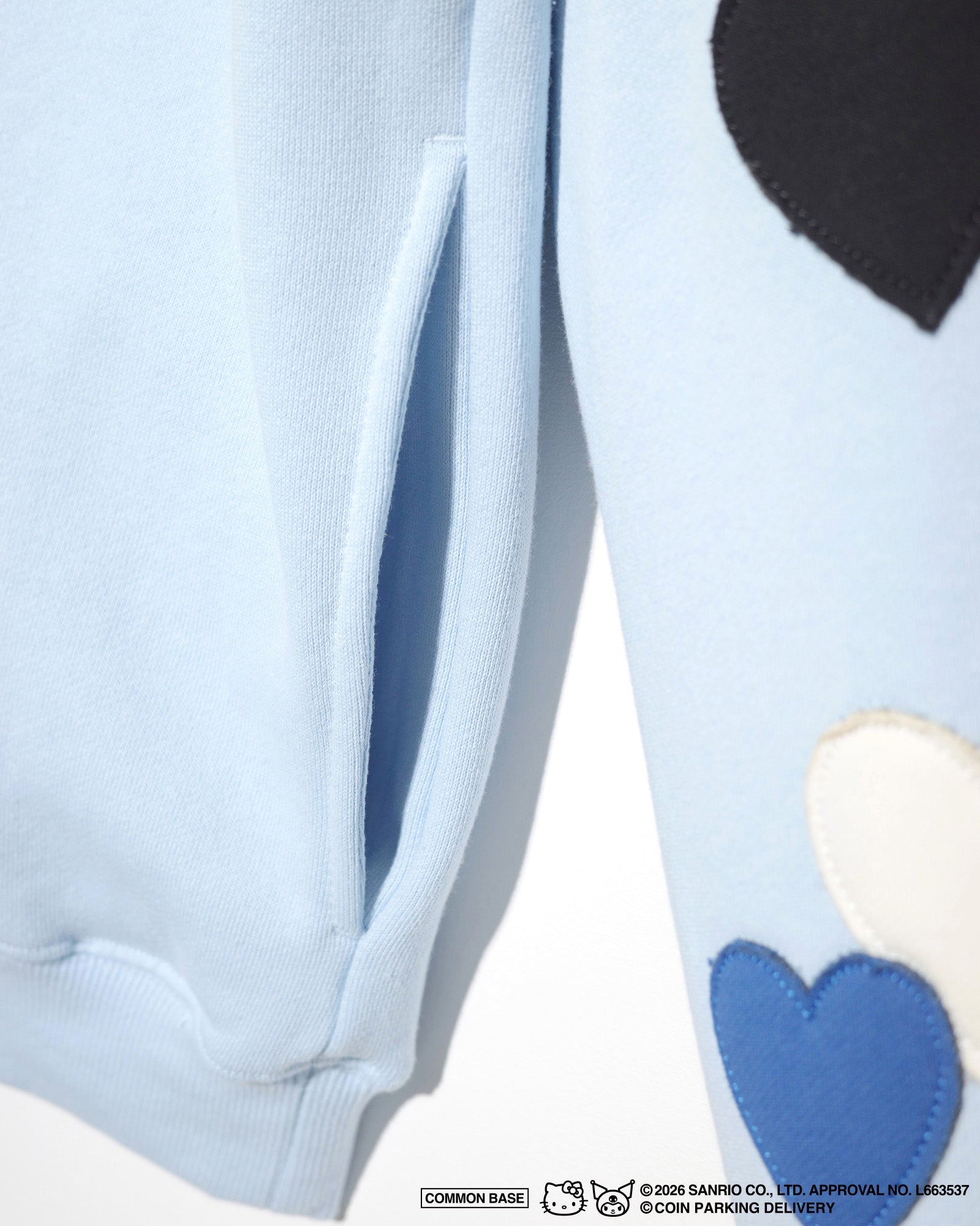 [On sale from 8:00 PM on January 31st] COIN PARKING DELIVERY × SANRIO CHARACTERS PATCHWORK SWEATSHIRT CPDSC-KT14 LIGHT BLUE