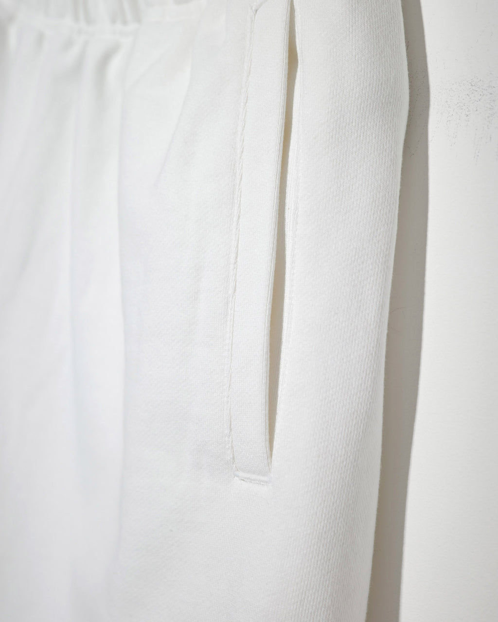 NISHIMOTO IS THE MOUTH WIDE SWEATSHORTS NIM-EWD12 WHITE