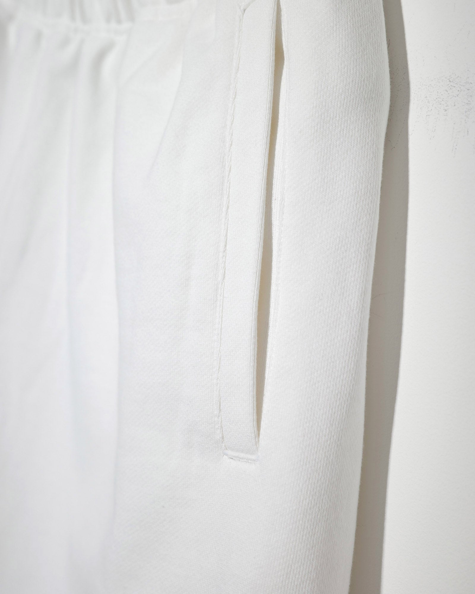 NISHIMOTO IS THE MOUTH WIDE SWEATSHORTS NIM-EWD12 WHITE